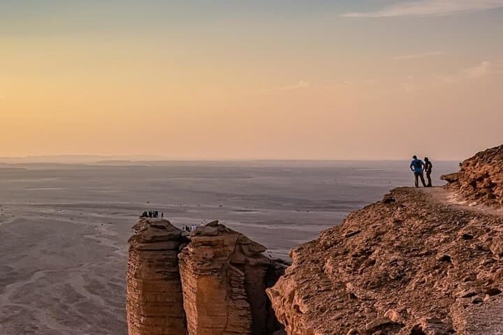 Sunset Hike to the Edge of the World (Jebel Fihrayn) from Riyadh