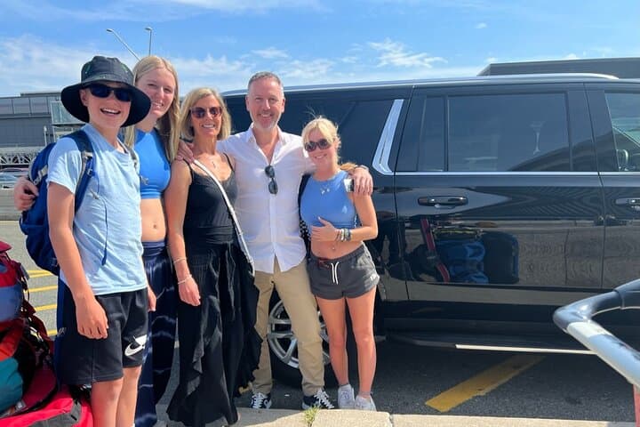 Private Limousine Tour: Toronto to Niagara Falls with Stops at Whirlpool, Floral Clock & Wineries
