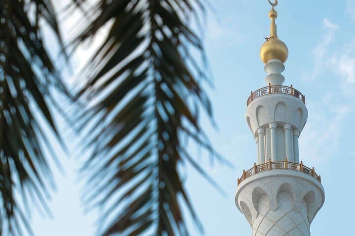 Inside Sheikh Zayed Grand Mosque: Guided Cultural Walking Tour in Abu Dhabi photo 3