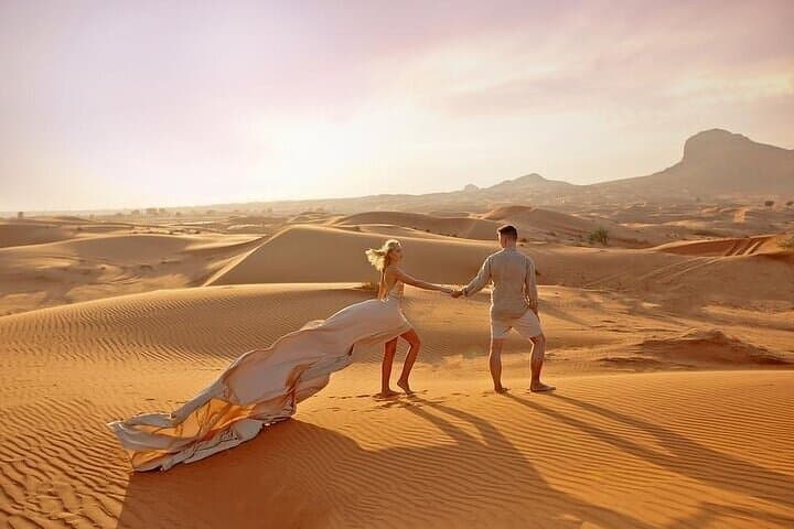 Dubai Red Dunes Safari: Sandboarding, Camel Ride & Falcon Photo Experience photo 5