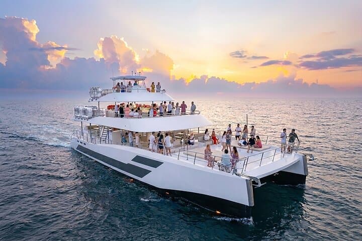 Premium Snorkel Catamaran Cruise in Los Cabos — Arch, Snorkel & Open Bar photo 2