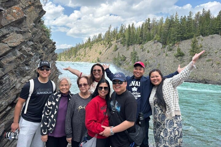 Early-Access Moraine Lake & Lake Louise Private Day Tour from Calgary