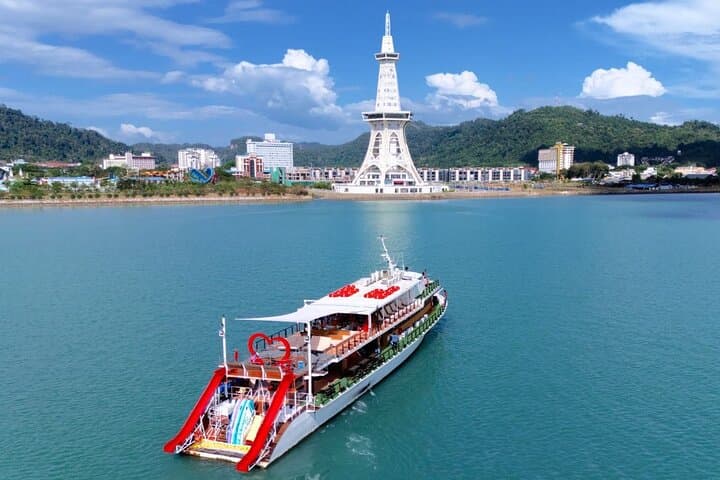 Langkawi Sunset Dinner Cruise: Andaman Sea Dinner & Island Views