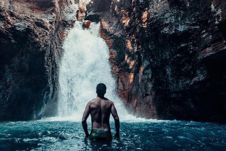 La Leone Waterfall Private Tour: Canyon Hike, River Walk and Swim from Tamarindo