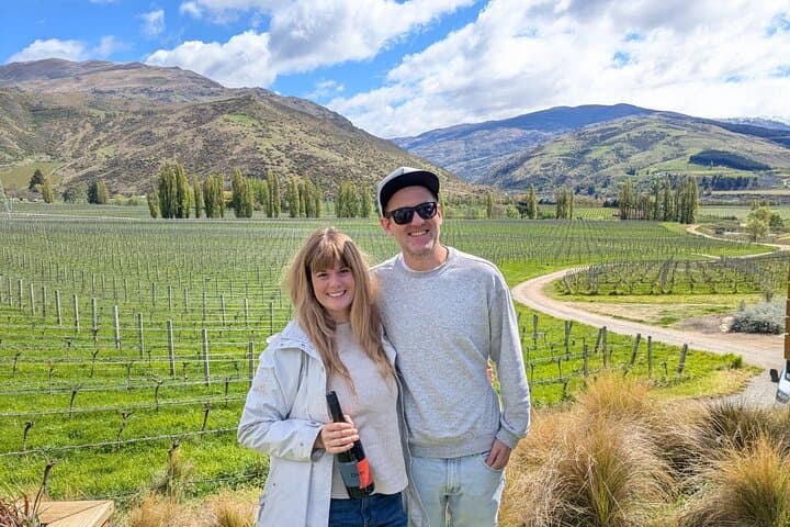 Wanaka Wine and Scenic Tour: Central Otago Pinot Noir & Vineyard Views