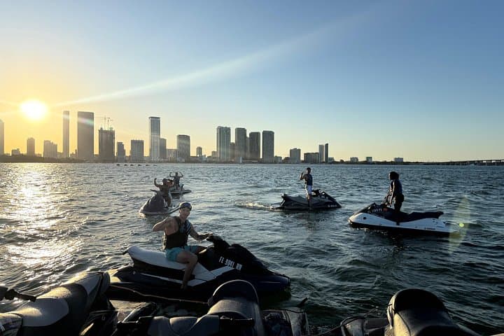 Miami Bay Jet Ski Adventure: 1-Hour Ride to Pace Picnic Island