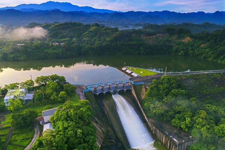 Taipei Water Activities Day Tour — SUP & Kayak at Mingde Reservoir with Night Market Finale