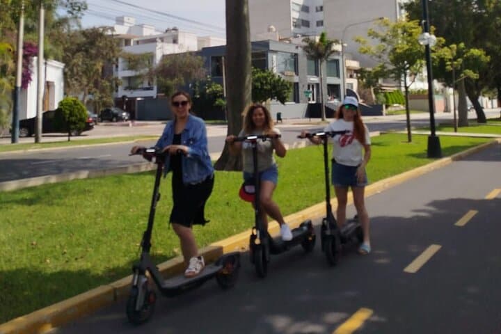 Lima Downtown Bike and Walking Tour: Essential Highlights for First-Time Visitors photo 5