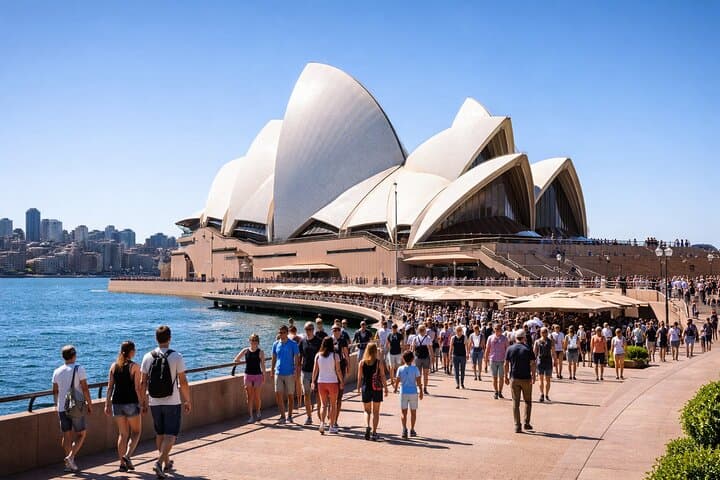 Private Sydney City Highlights with Bondi Beach: Full-Day Coastal and Harbour Tour