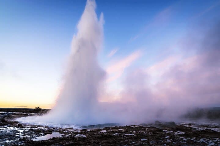Golden Circle Express Tour: Thingvellir, Geysir & Gullfoss in 6 Hours