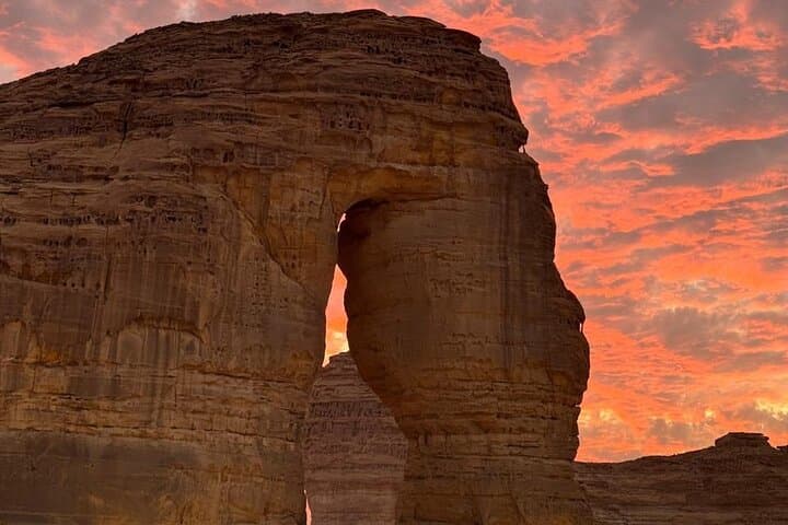 Guided AlUla Tour: Hegra, Old Town & Elephant Rock photo 2