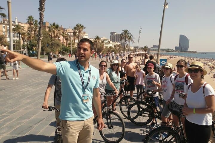 Barcelona Tapas and Wine Bike Tour Small-Group Culinary Ride