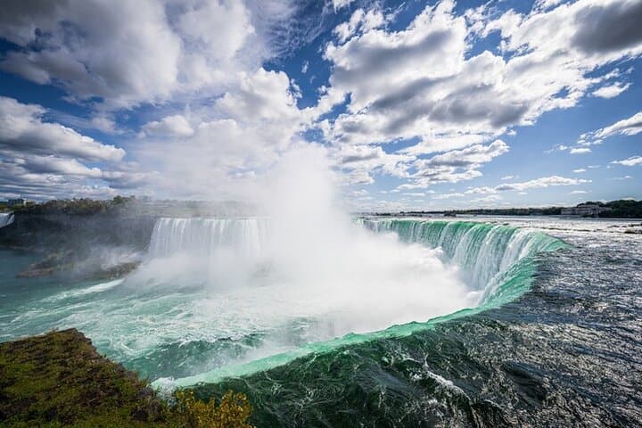 Brampton to Niagara Falls Evening Tour: Boat Cruise, Wine & Nightfall Views photo 4