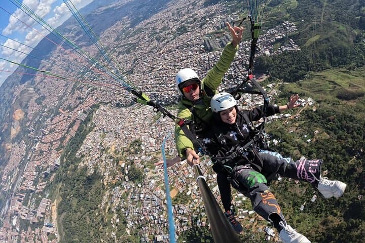 Medellín Paragliding & Commune 13 Private Tour: Cablecar, Pueblito Paisa & History photo 3
