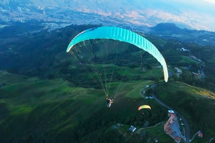 Medellín Paragliding & Commune 13 Private Tour: Cablecar, Pueblito Paisa & History photo 2