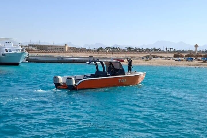Private Hurghada Speedboat Tour: Dolphins, Snorkeling & Giftun Islands