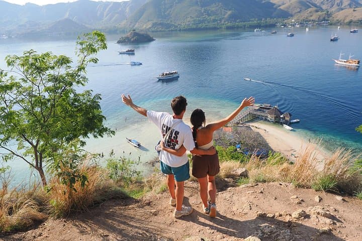 Komodo National Park 3-Day Luxury Pinisi Sailing Adventure from Labuan Bajo photo 4