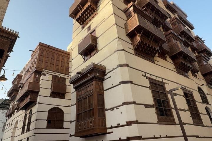 Historic and Modern Jeddah Guided Tour — Al-Balad & Jeddah Corniche