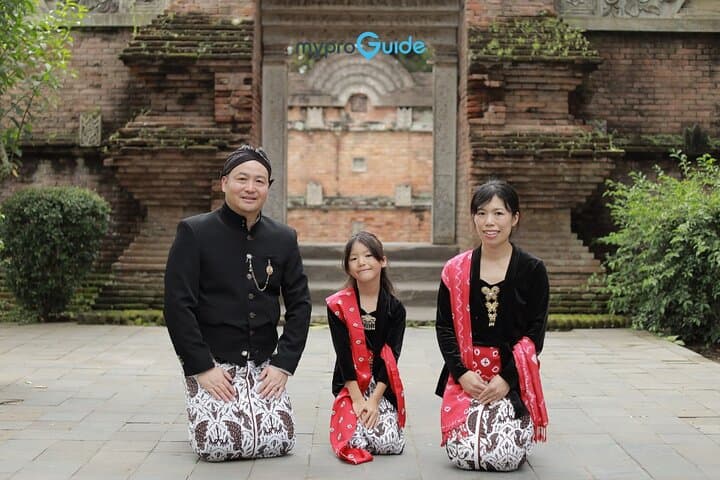 Yogyakarta Heritage Tour: Market Stalls, Sultan’s Palace & Batik Workshop photo 3