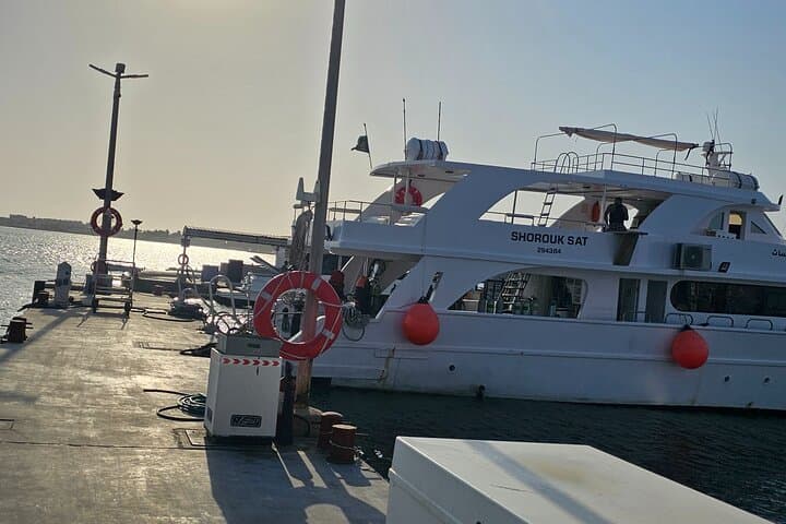 Obhur Bay Sunset Cruise: Evening Cruise with Refreshments in Jeddah