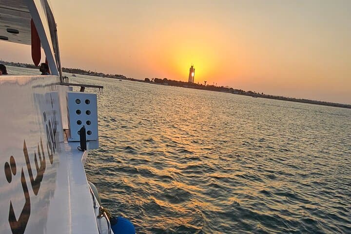 Obhur Bay Sunset Cruise: Evening Cruise with Refreshments in Jeddah photo 3