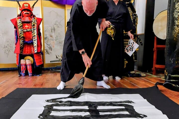 Samurai Calligraphy Experience in Osaka: Final Brushstrokes & Shodo Workshop