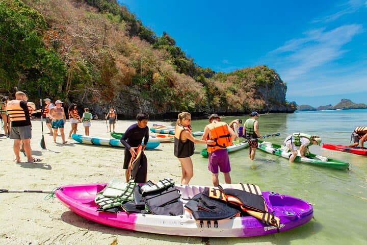 Angthong Marine Park Snorkel & Kayak Speedboat Day Trip from Koh Samui