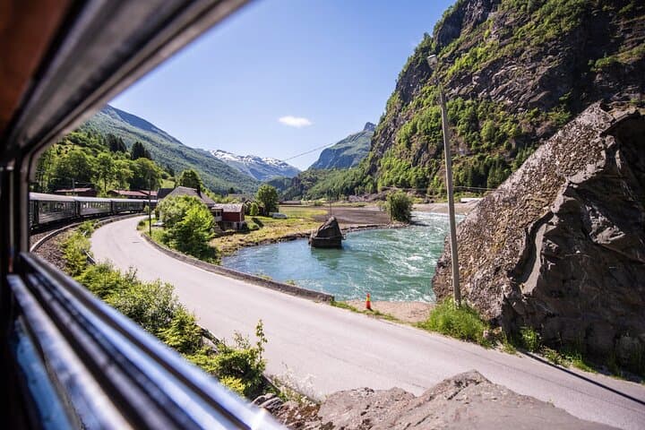 Flåm Railway & UNESCO Nærøyfjord Cruise: Day Trip from Bergen