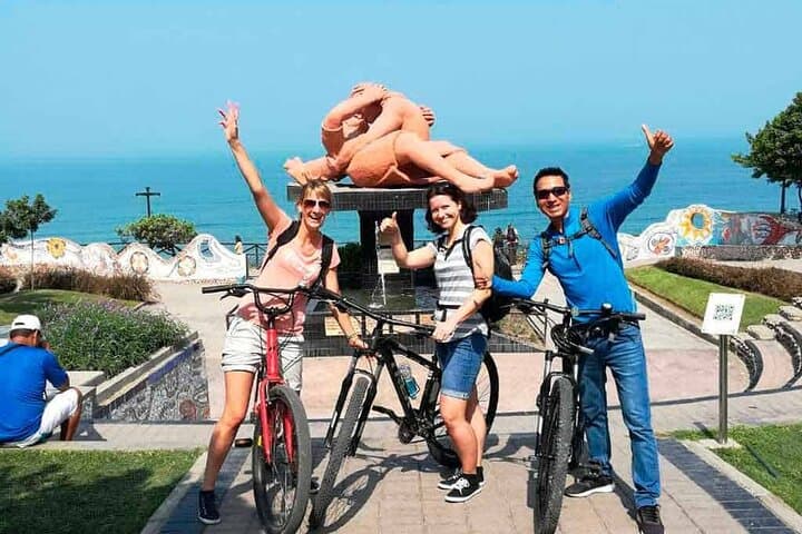 Miraflores Bike Tour Lima: Coastal Cycling Along the Malecón photo 5