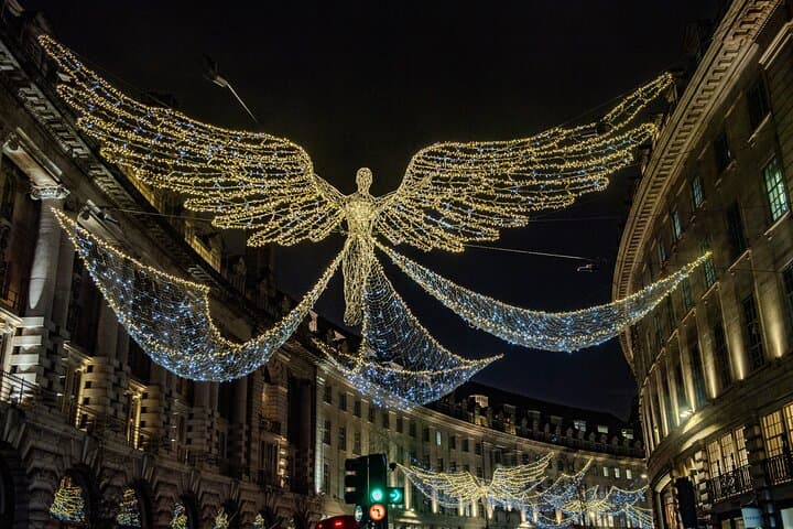 London Christmas Lights and History Walking Tour: Festive Evening Walk Through Central London photo 2