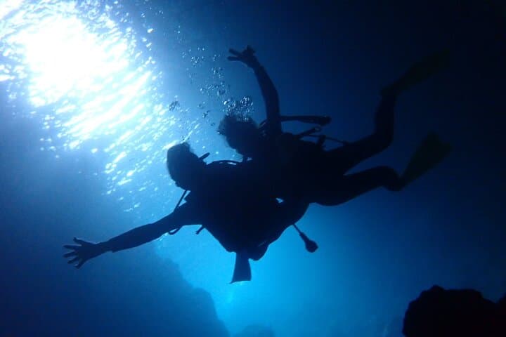Blue Cave Intro Diving in Onna Village — Okinawa Boat Diving Experience photo 2
