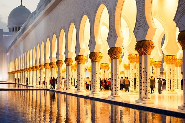 Inside Sheikh Zayed Grand Mosque: Guided Cultural Walking Tour in Abu Dhabi photo 4