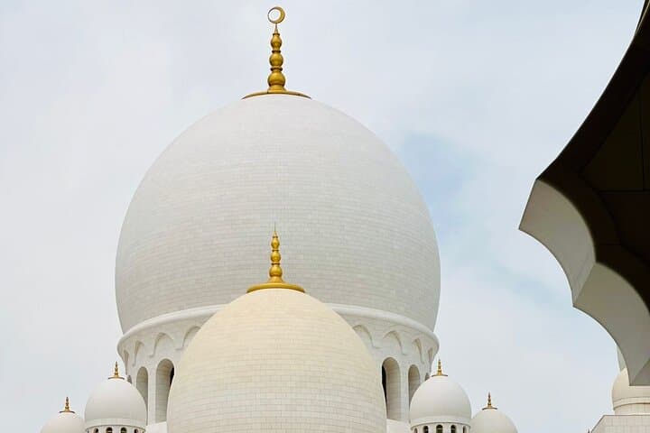 Inside Sheikh Zayed Grand Mosque: Guided Cultural Walking Tour in Abu Dhabi photo 5