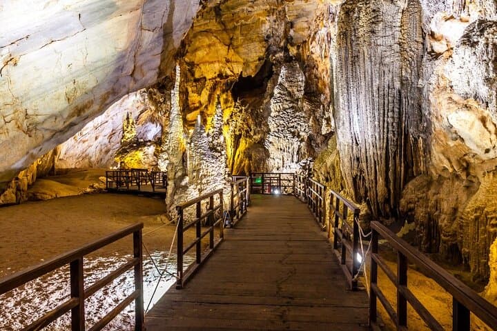 Cycle Phong Nha: Botanic Garden, Paradise Cave & Dark Cave Day Adventure photo 3