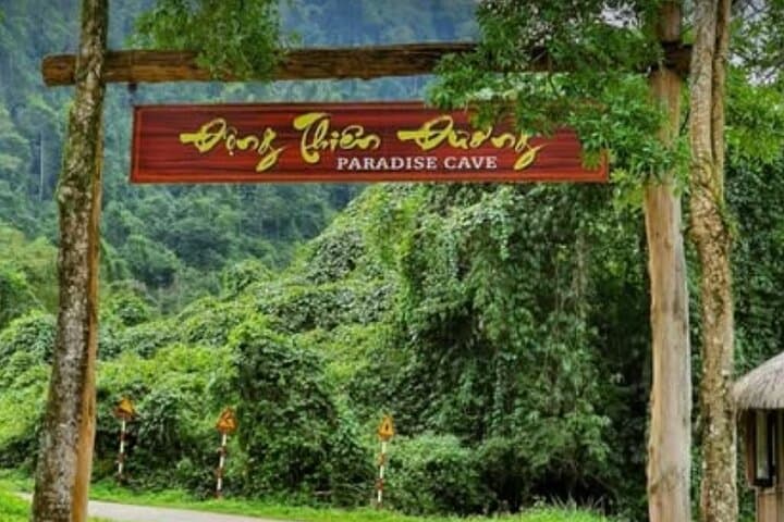 Cycle Phong Nha: Botanic Garden, Paradise Cave & Dark Cave Day Adventure