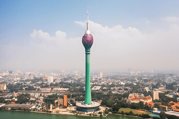 Colombo City Essentials: 7‑Hour Private Tour of Temples, Museum & Seafront