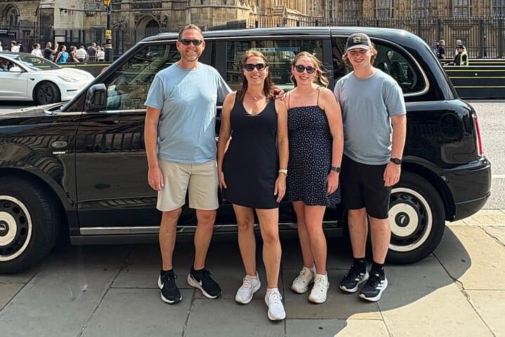 Explore London in a Classic Black Cab: Full-Day Private Sightseeing Tour