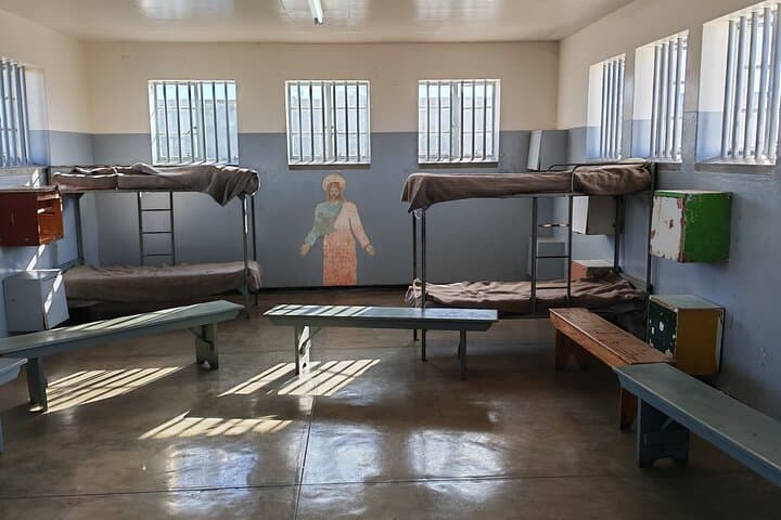 Robben Island Museum: Guided Ferry Tour from Cape Town