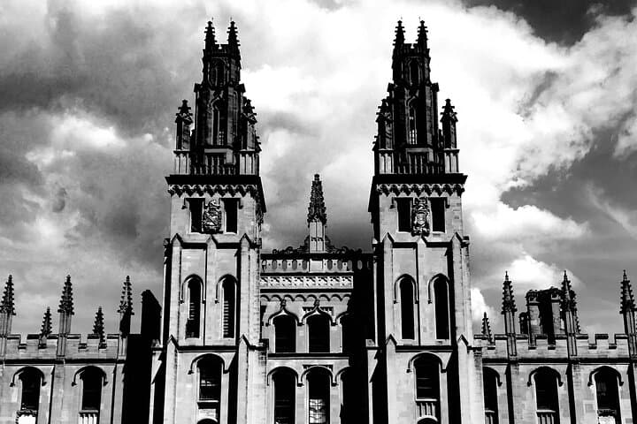 Oxford Twilight Ghost Tour: Haunted Walking Tour of Historic Oxford photo 1
