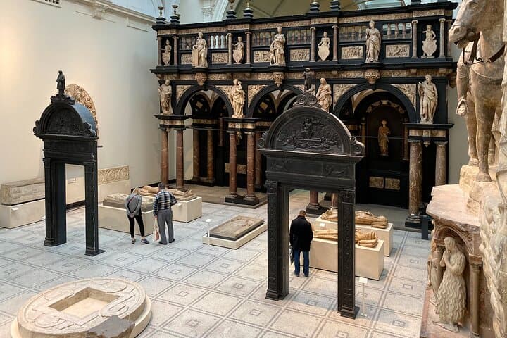Private Victoria and Albert Museum Tour: Curated Art & Design Experience photo 3