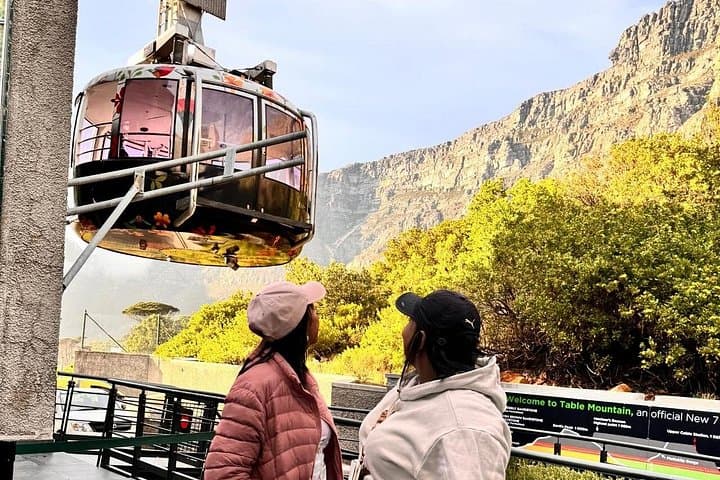 Fast Track Table Mountain Cableway Ticket: Skip-the-Line Access to Cape Town's Summit