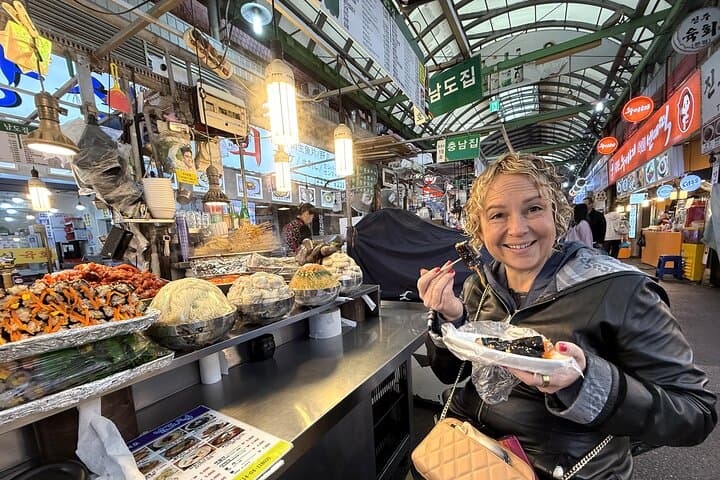 Seoul Local Vibes: Gwangjang Market Night Food Tour & Makgeolli Tasting photo 4