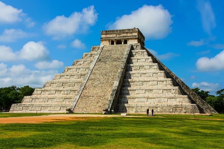 Chichen Itza Day Tour from Cancun: Pyramid, Cenote & Valladolid