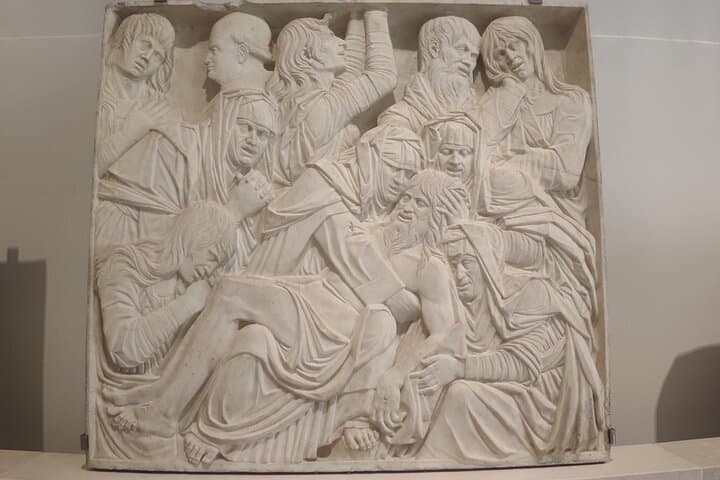 Private Victoria and Albert Museum Tour: Curated Art & Design Experience photo 4