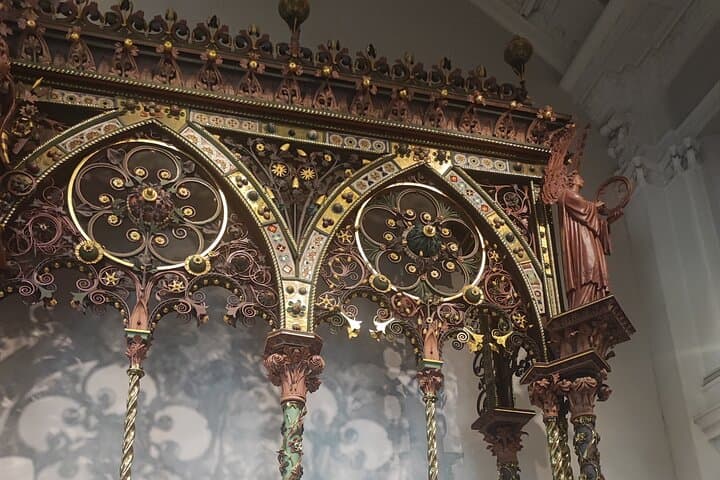 Private Victoria and Albert Museum Tour: Curated Art & Design Experience photo 5