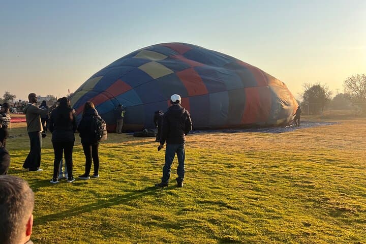 Private Hot Air Balloon Over Teotihuacan: Sunrise Flight with Breakfast photo 3
