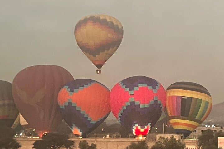 Private Hot Air Balloon Over Teotihuacan: Sunrise Flight with Breakfast photo 6