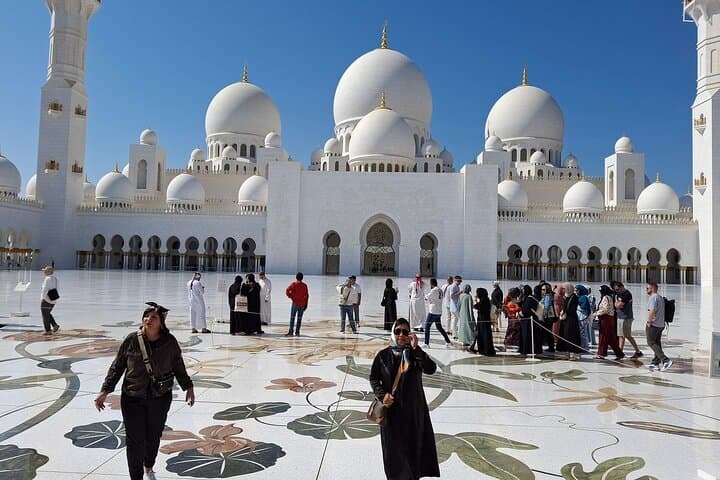Abu Dhabi City Tour with Sheikh Zayed Grand Mosque — Private Guided Highlights