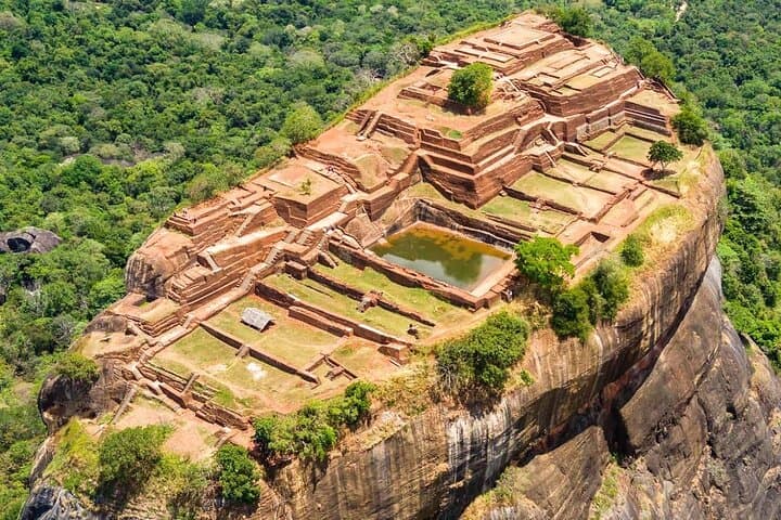 Sri Lanka Beyond Ordinary: 8-Day Cultural & History Circuit from Negombo to Colombo