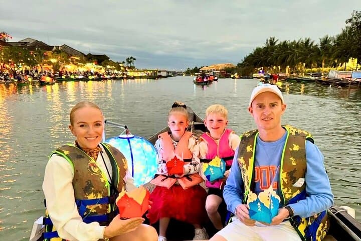Hoi An Night Boat Ride and Lantern Release: Private Evening on the Hoai River photo 4